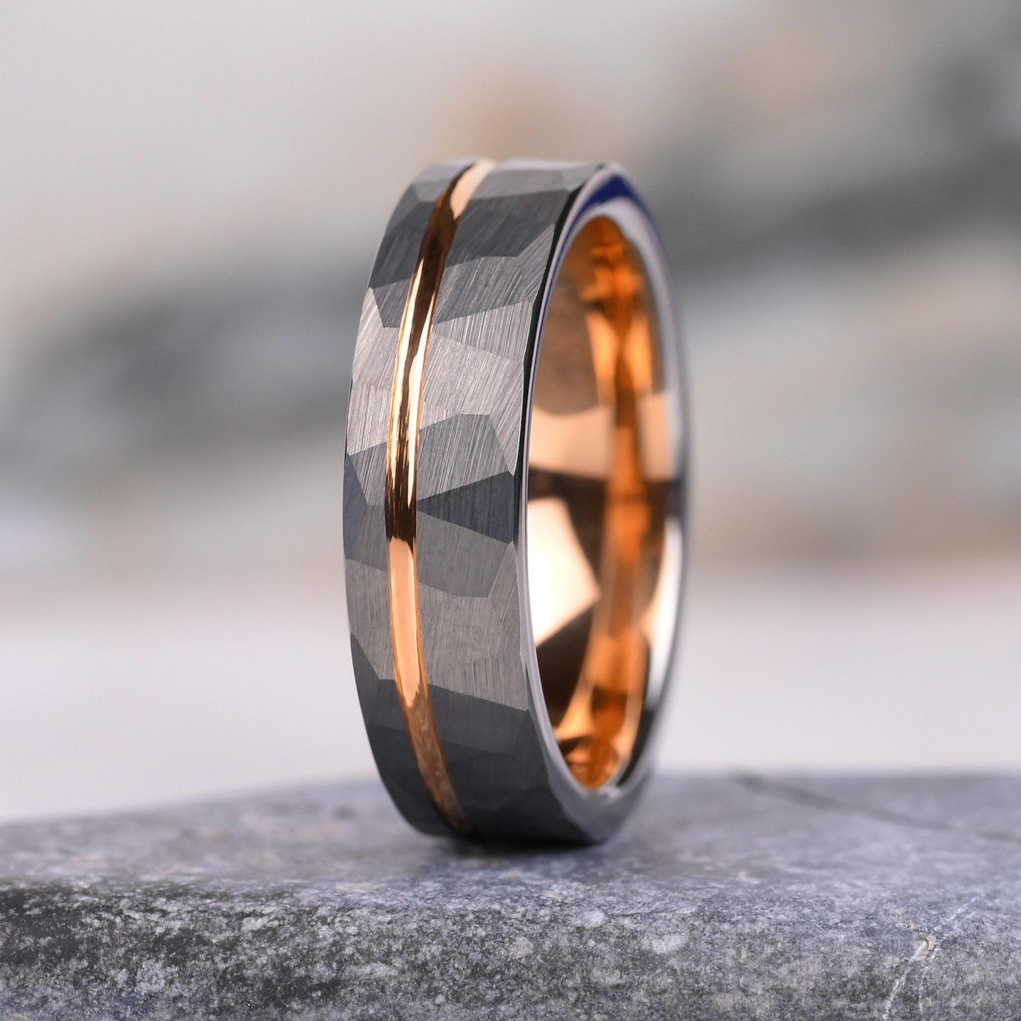 Silberring für Frauen mit Roségoldstreifen und dauerhaftem Design