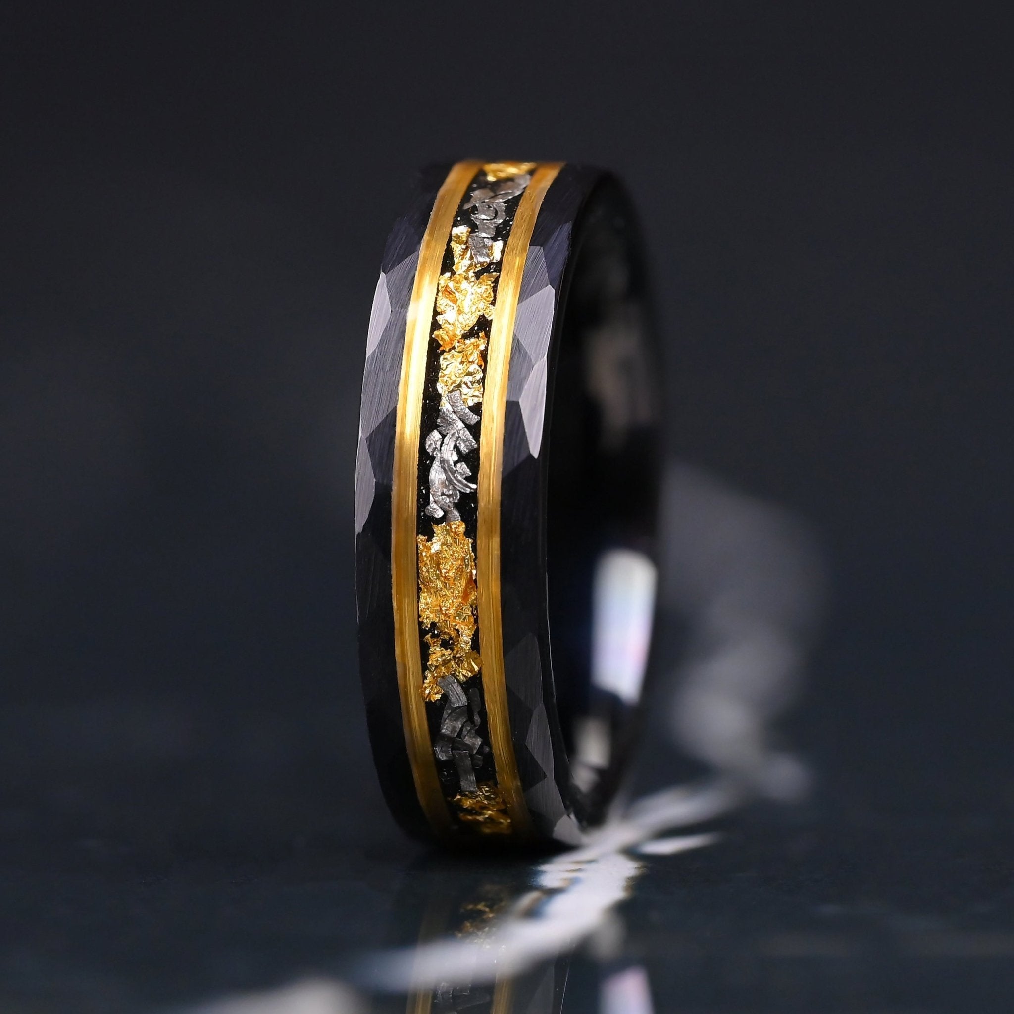 Gentleman – Herrenringe – Wolframring – 24 Karat Blattgold und Meteoriteneinlage – Jubaliumring – Ehering – Monetto Ringe