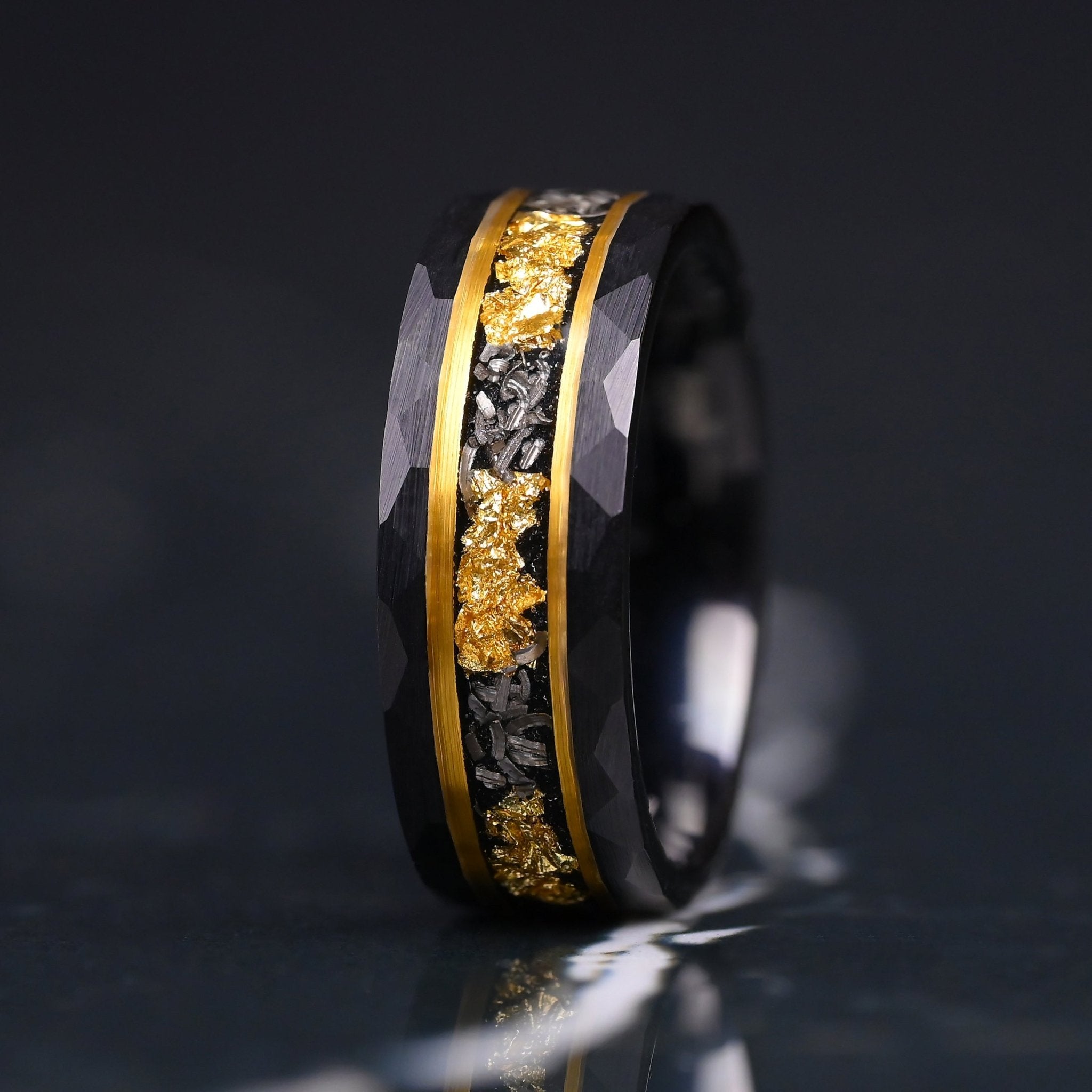 Gentleman – Ringe Fur Manner– Wolframring – 24 Karat Blattgold und Meteoriteneinlage – Jubaliumring – Ehering – Monetto Ringe