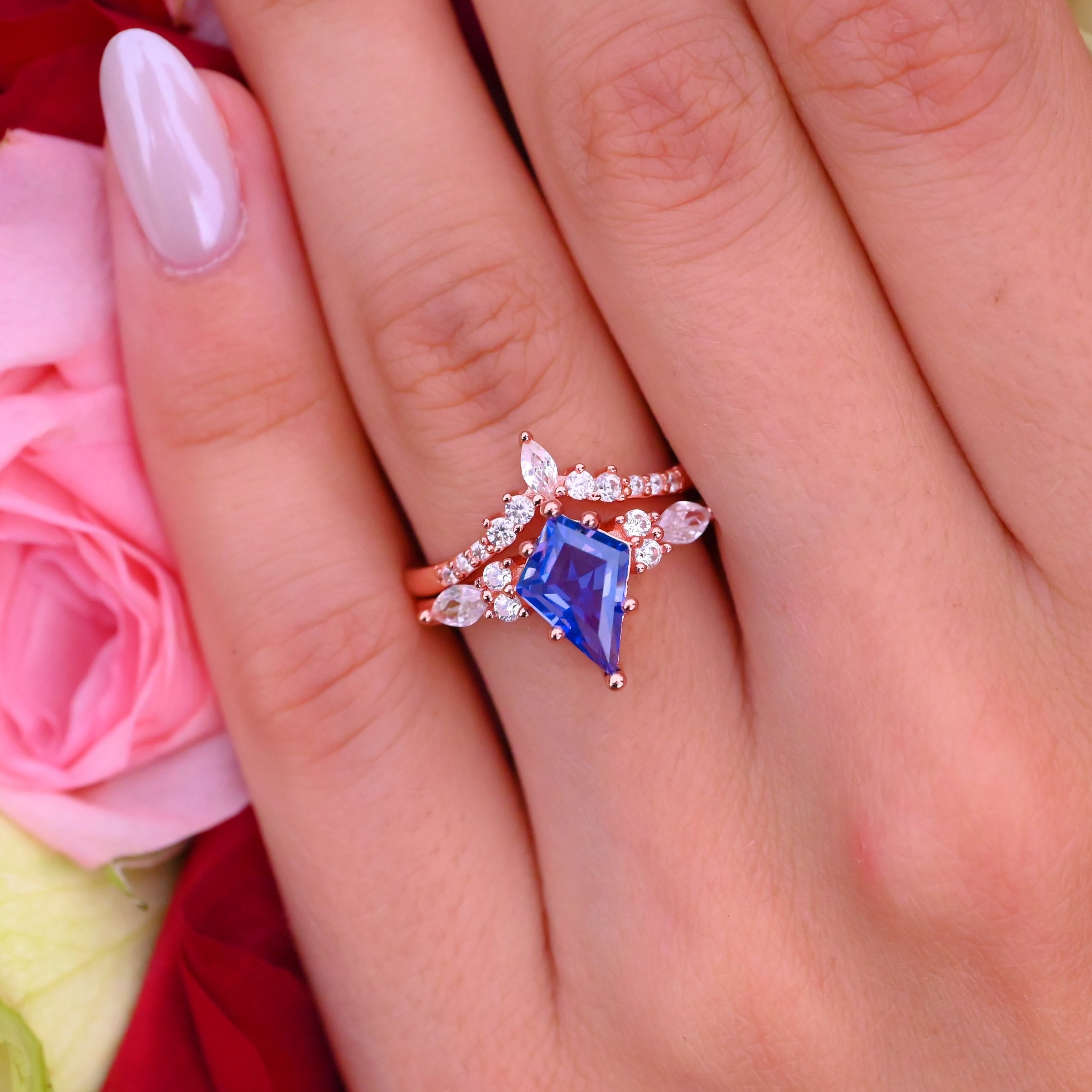 Leuchtende - Ringe für Damen - 925 Sterling Silber (14-karätiges Roségold-Vermeil), Simulierte Diamanten und Orionnebel - Verlobungsring - Monetto Ringe