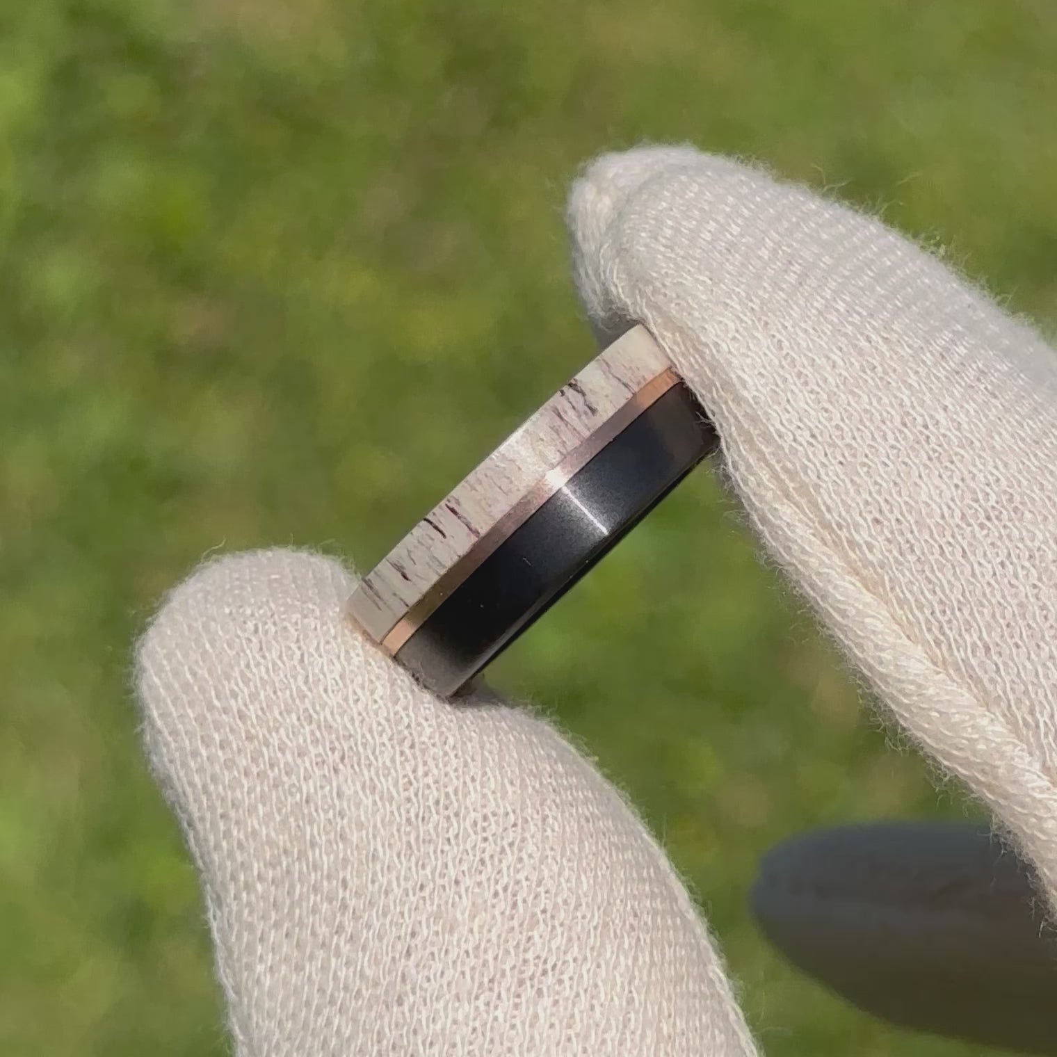 Video von Einzigartiger Ring für Damen - Ring aus Wolfram und Geweih für Sie - Geschenk für Sie