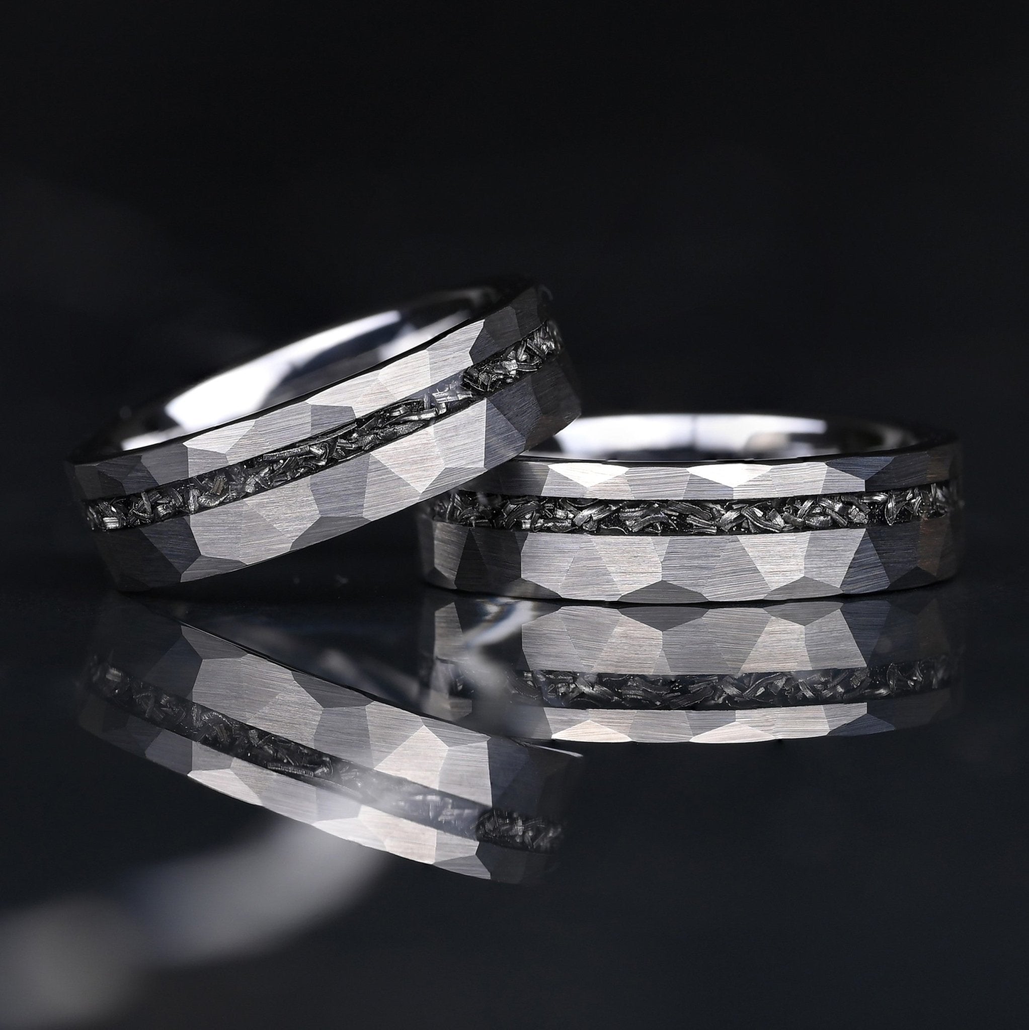 Ringe für Paare aus Silber-Wolfram mit Meteoriteneinlage