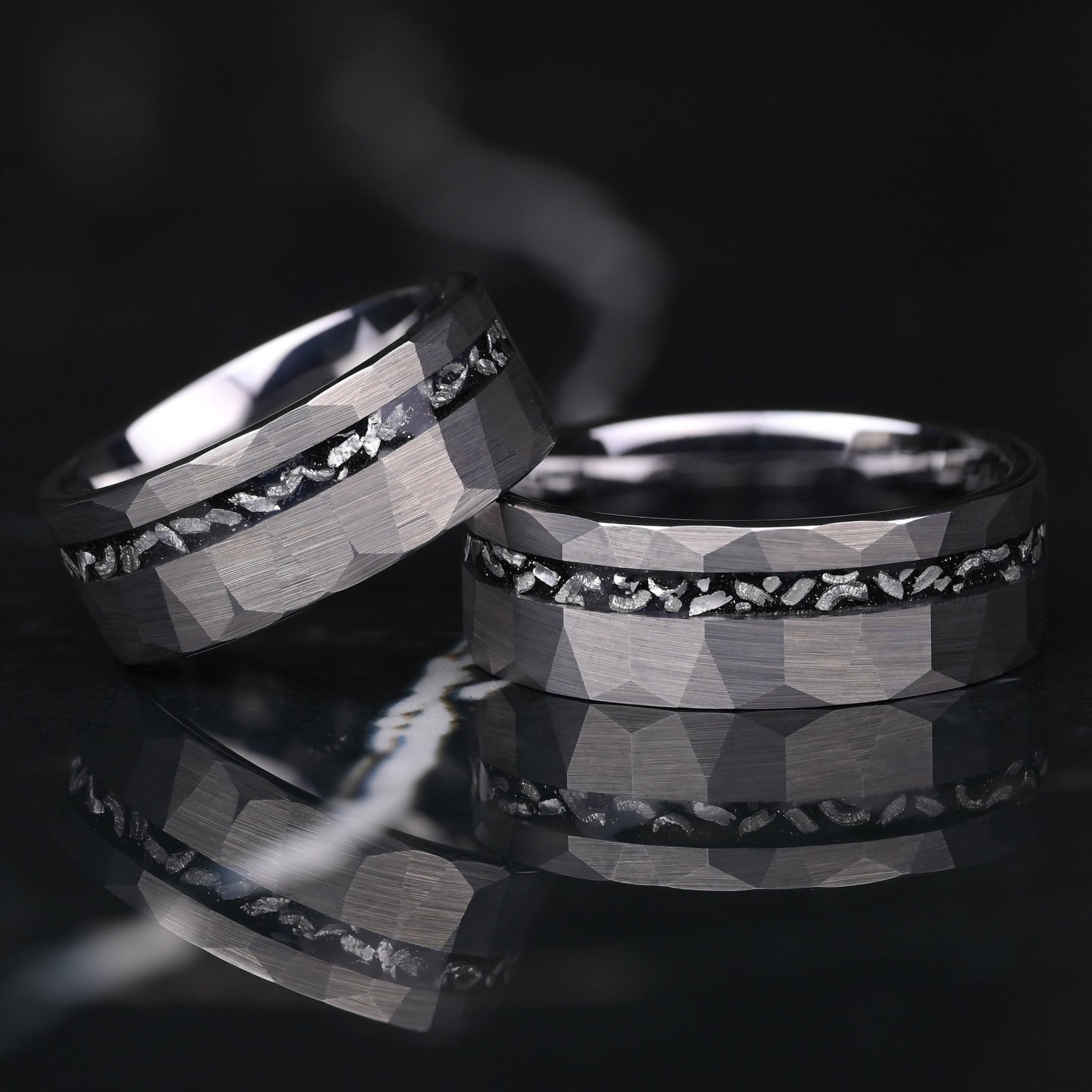 Ringe für Paare aus Silber-Wolfram mit Meteoriteneinlage