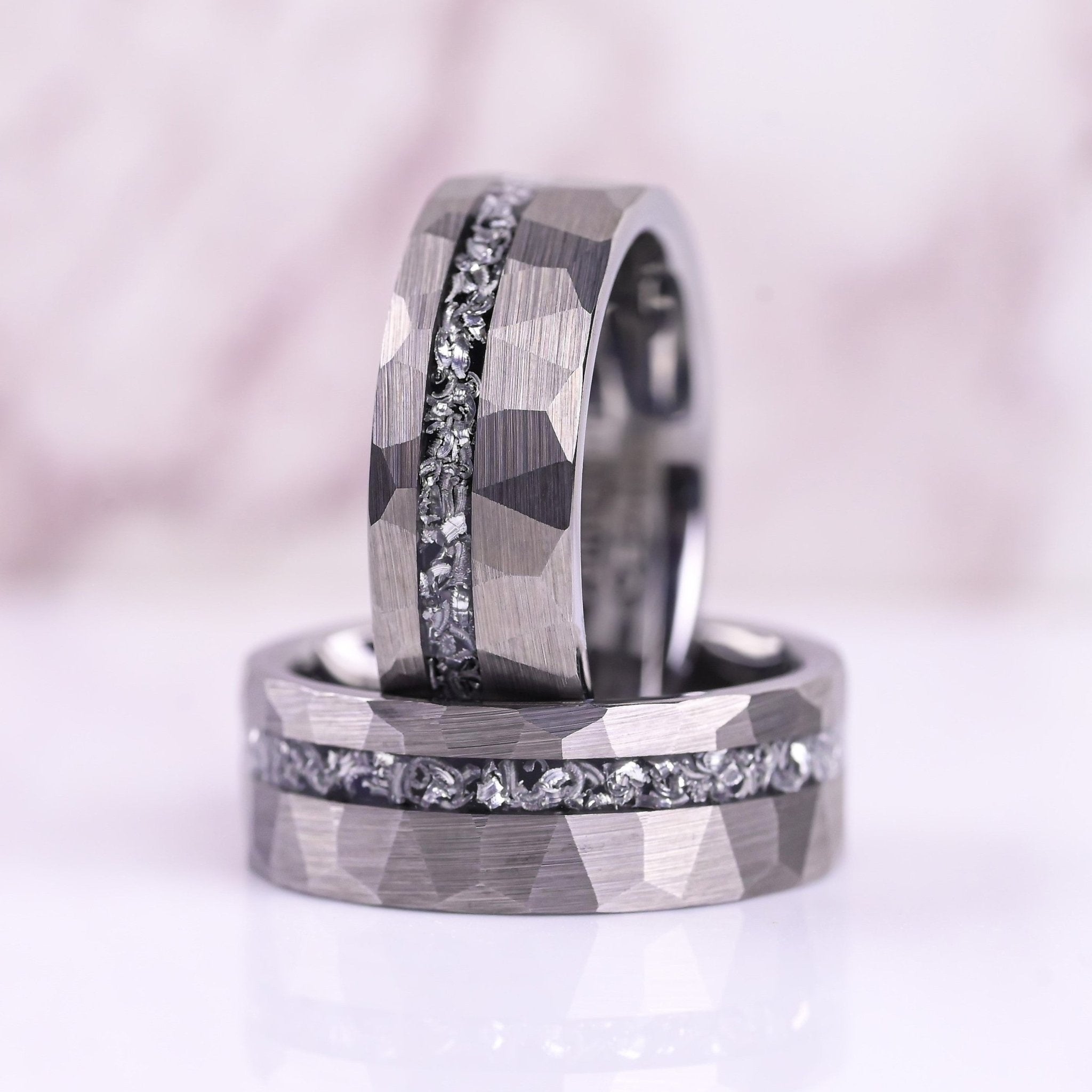 Ringe für Männer aus Silber Wolfram mit Meteoriteneinlage