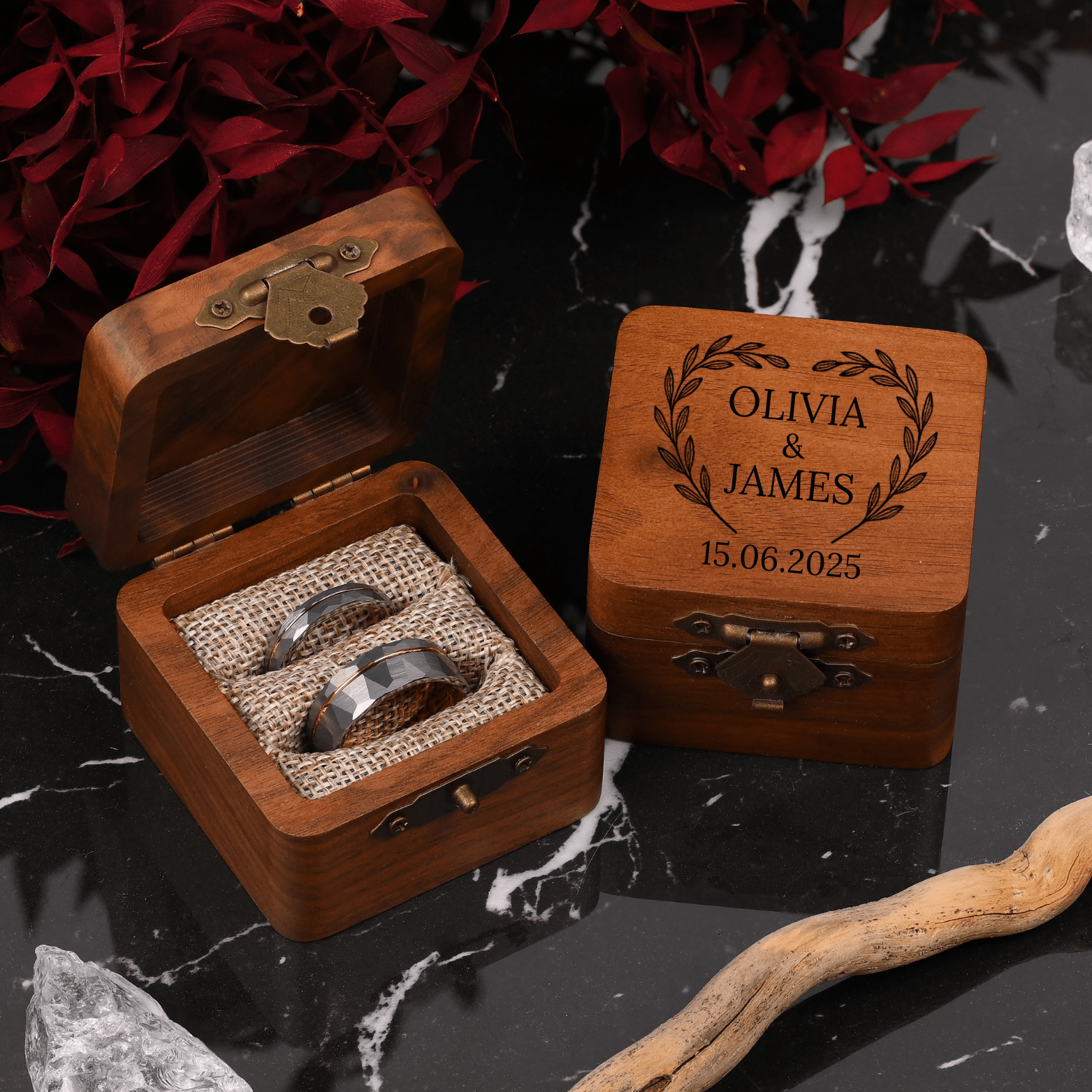 Holz-Hochzeitsbox – Individuell gestaltbare Holzbox für Ringe.