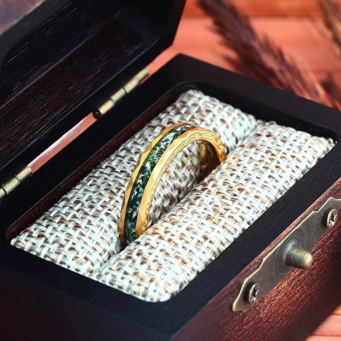 Einzigartiges Ringdesign für Frauen - Tungsten Ring für sie - Geschenk für sie