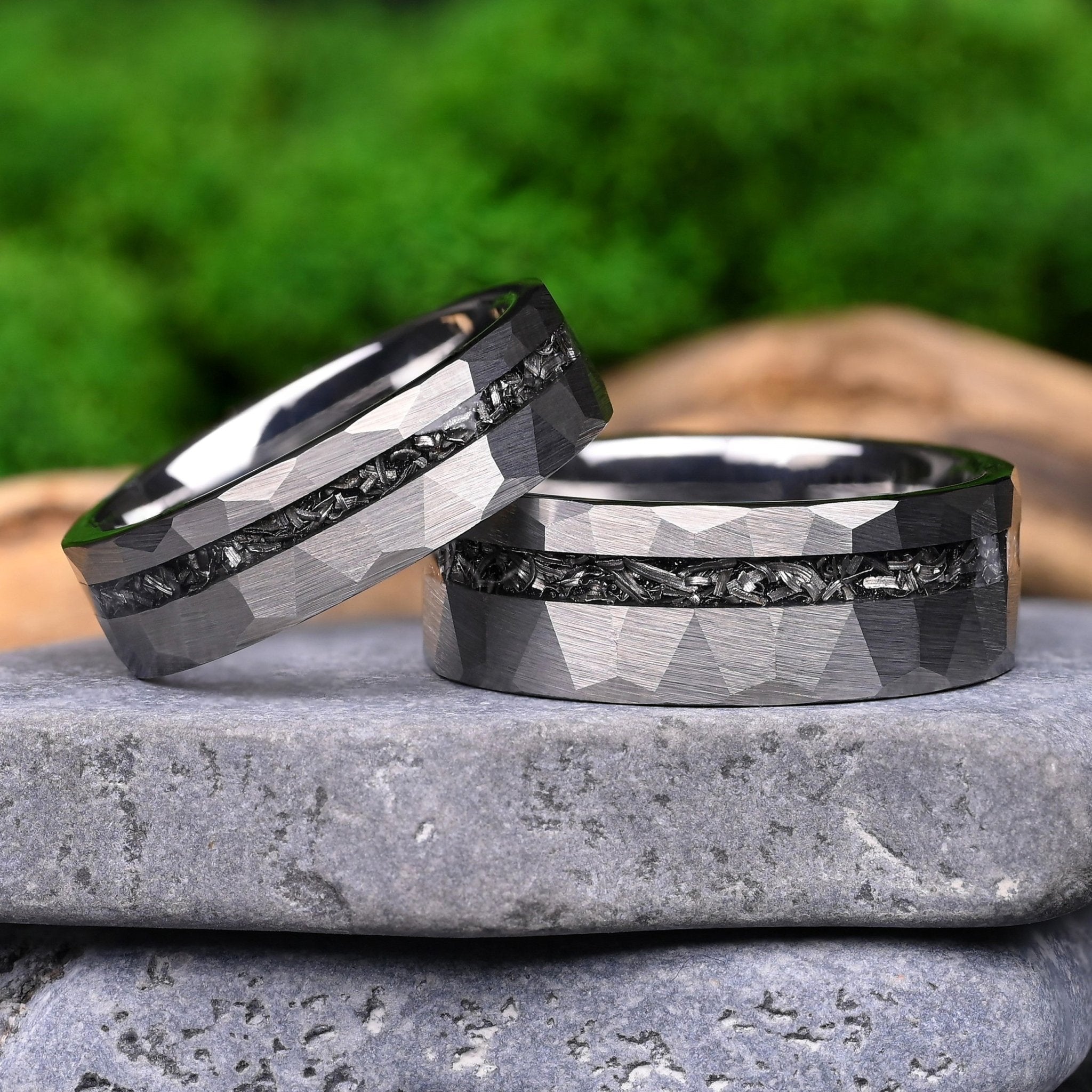 Ringe für Paare aus Silber-Wolfram mit Meteoriteneinlage
