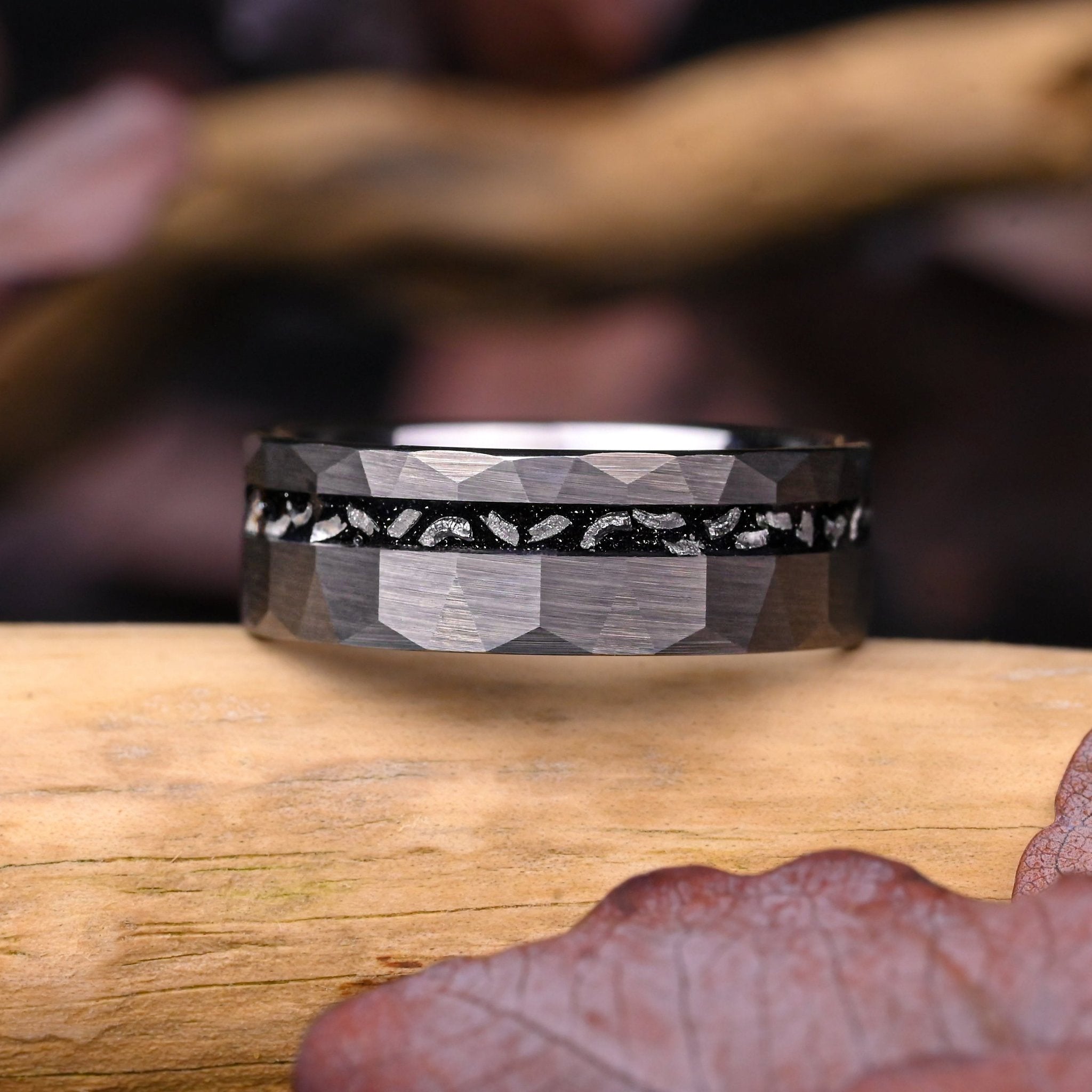 Ringe für Paare aus Silber-Wolfram mit Meteoriteneinlage
